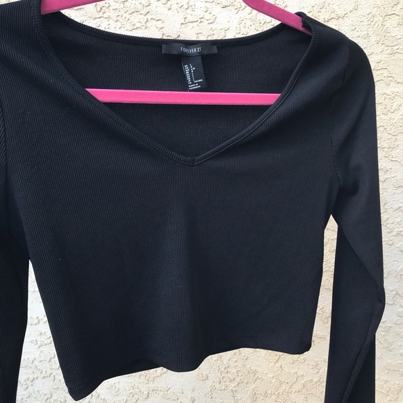 Black Long Sleeve Crop Top - Picture 2 of 5